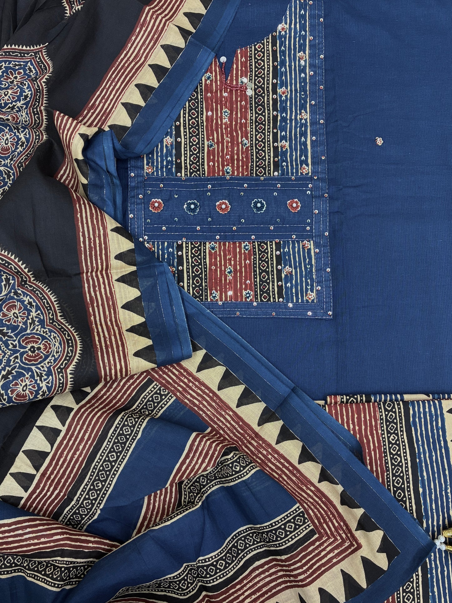 Cotton Printed Suit Set with Patch on Yoke (Blue)