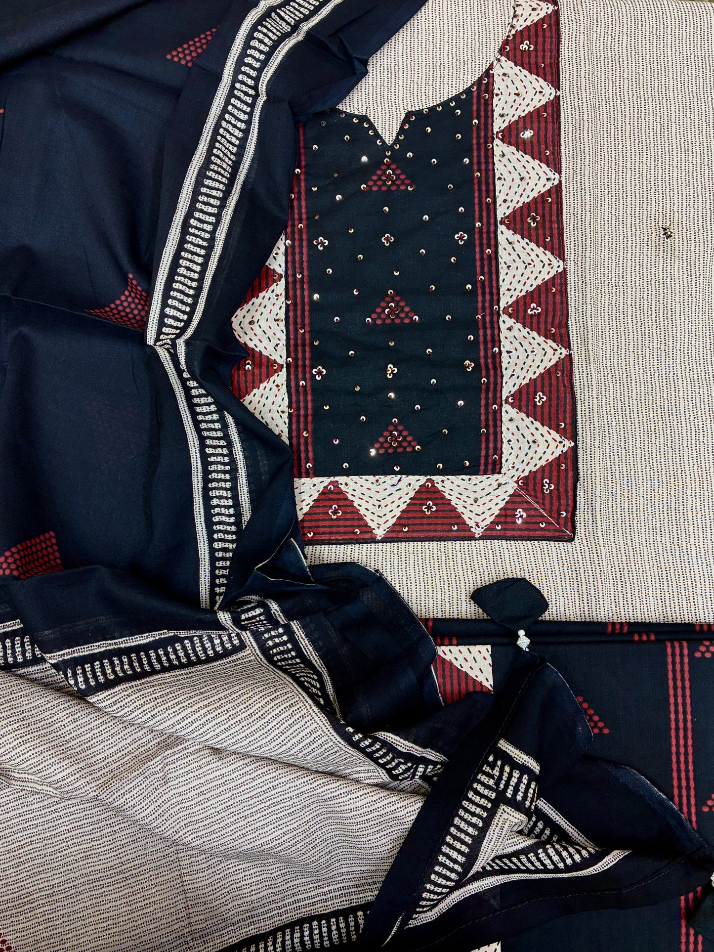 Cotton Printed Suit Set with Embroidery Patch on Yoke